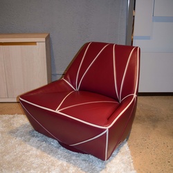 Triangolo Swivel Chair
