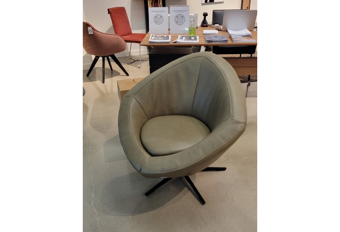 Icon Swivel Chair